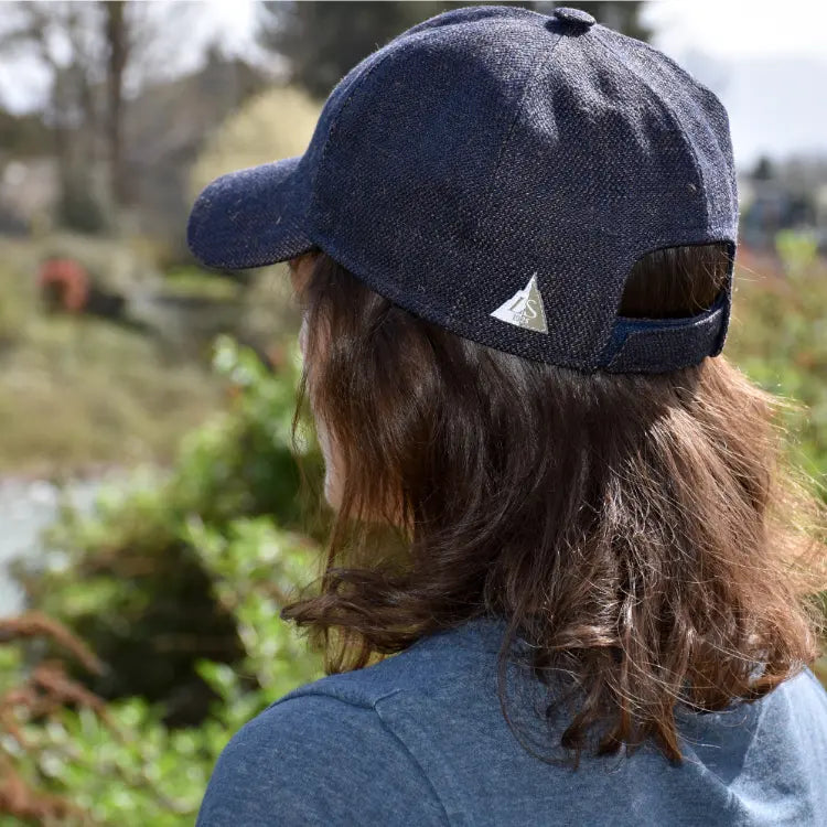 casquette-bleue-ecusson.webp