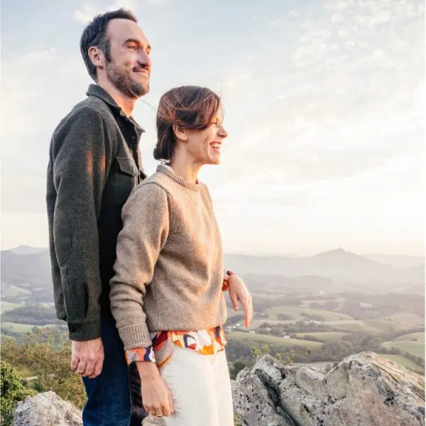 couple-pull-beige-600x600.webp